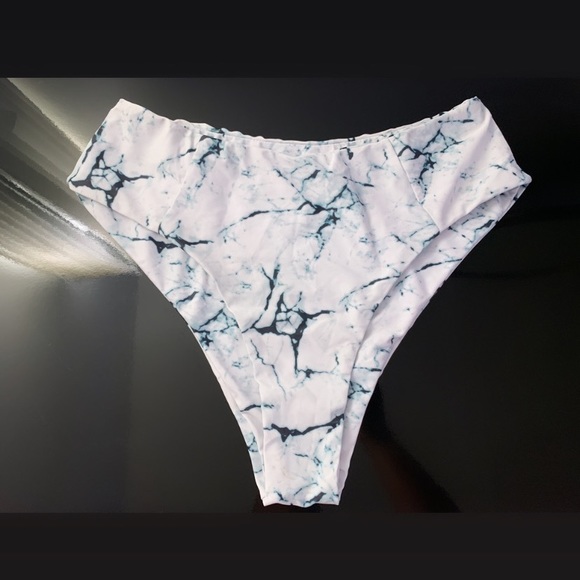 Marble Bikini (L) - Picture 3 of 4